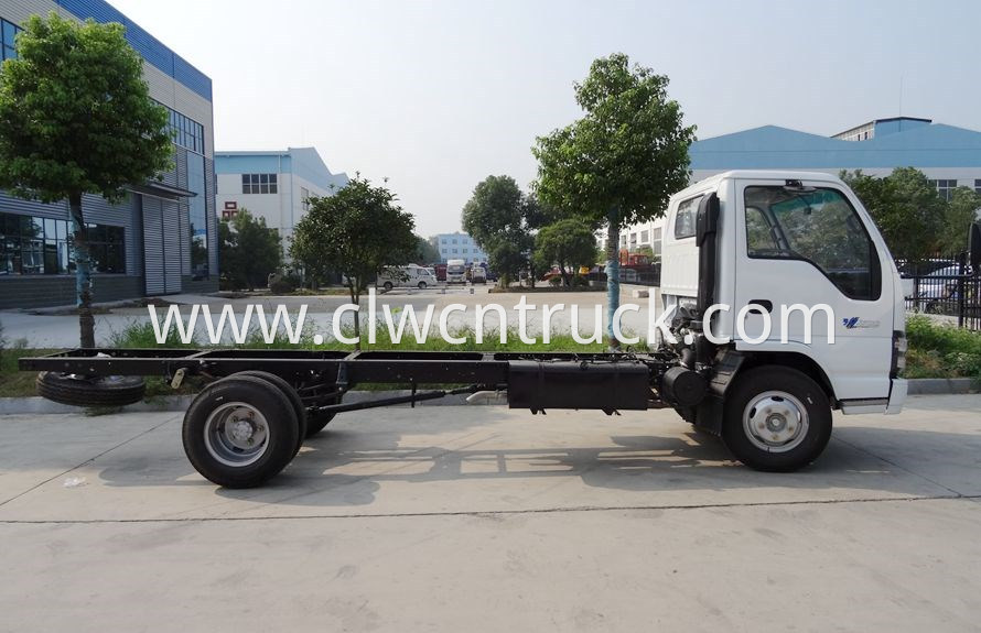 ISUZU road wrecker chassis 2